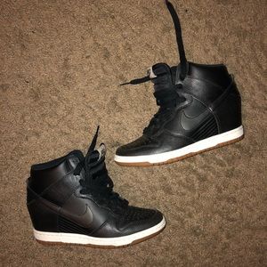 Nike Women’s Dunk Ski Hi Essential Sneakers
